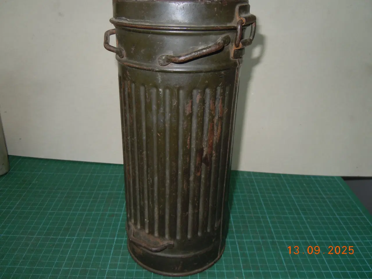 Billede 2 - Tysk gasmaske i beholder.