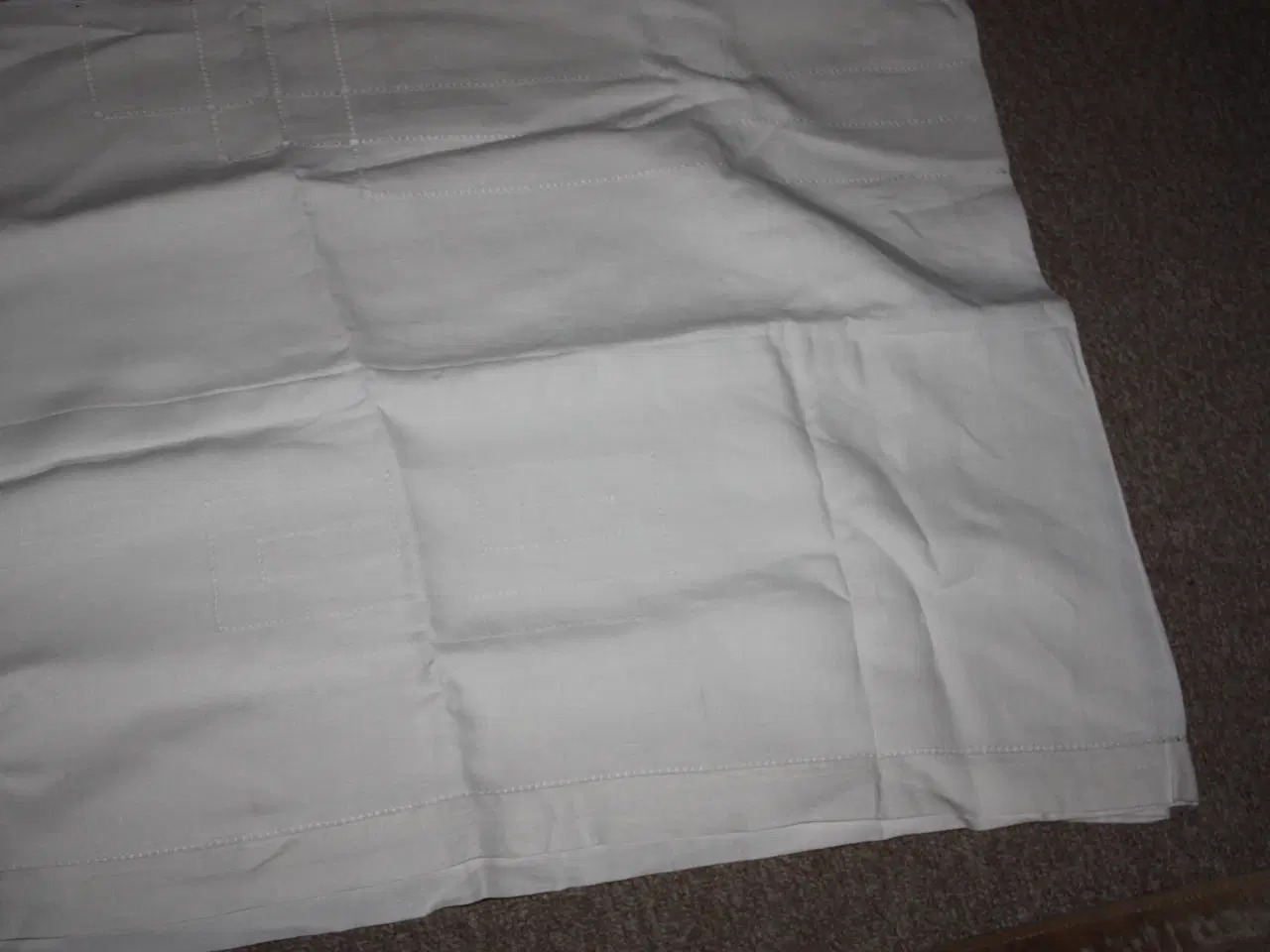 Billede 6 - Broderet hør duge med hulmønster 216 cm x 133 cm