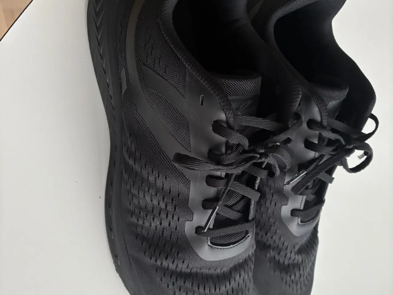 Billede 1 - Sort letvægts sko