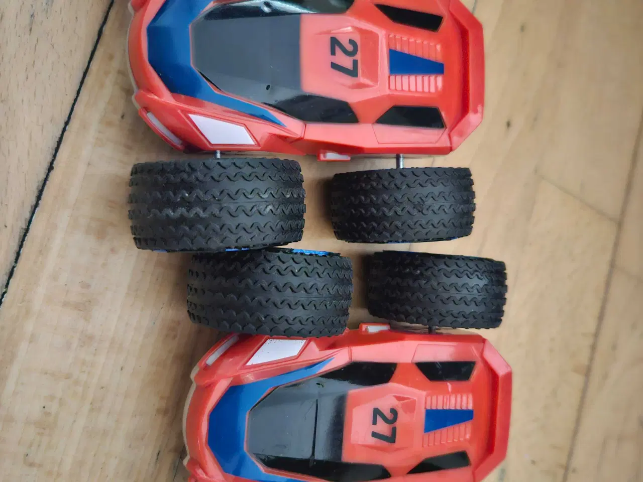 Billede 1 - 2 legetøj biler