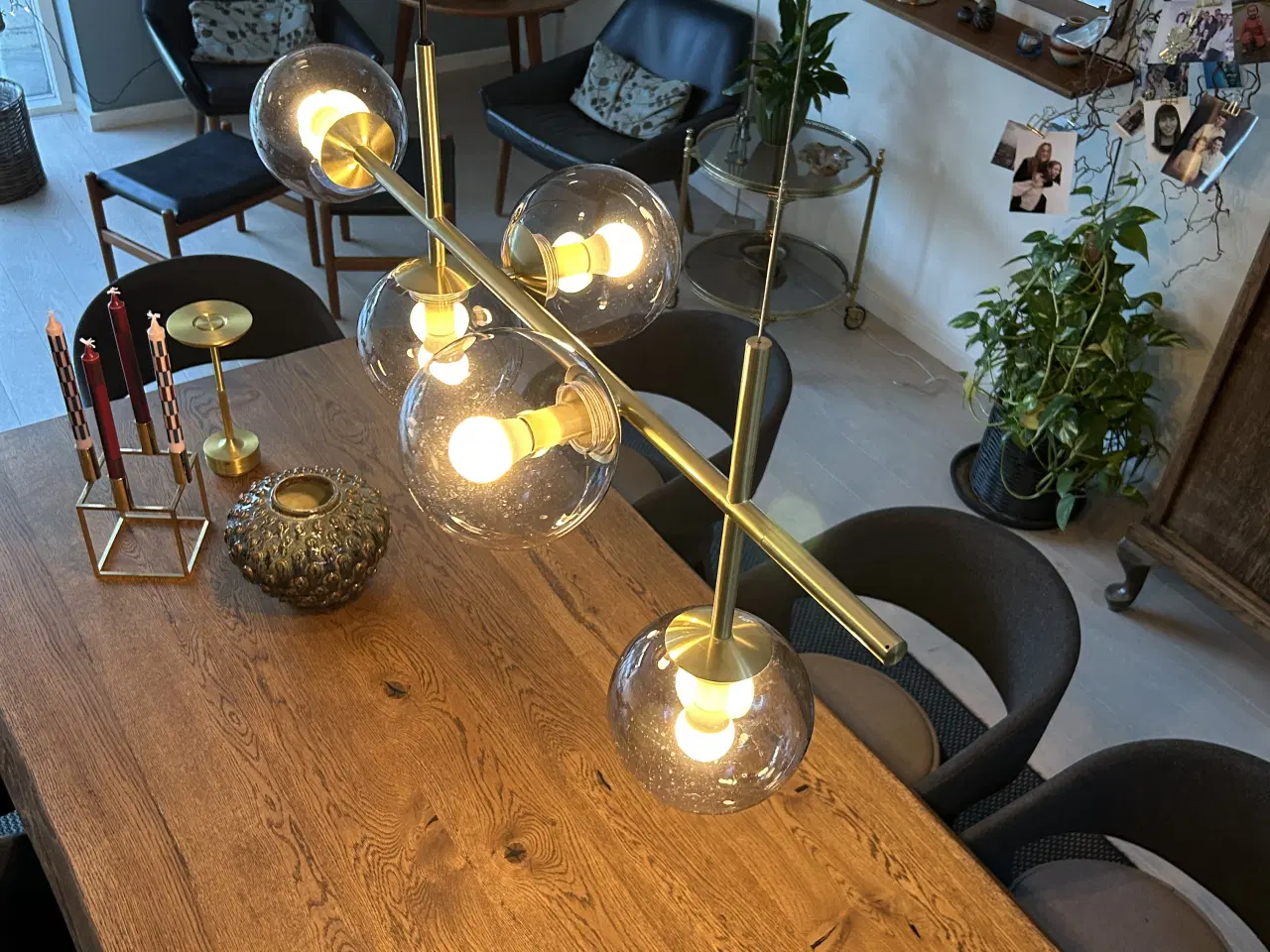 Billede 1 - Flot lampe over et bord