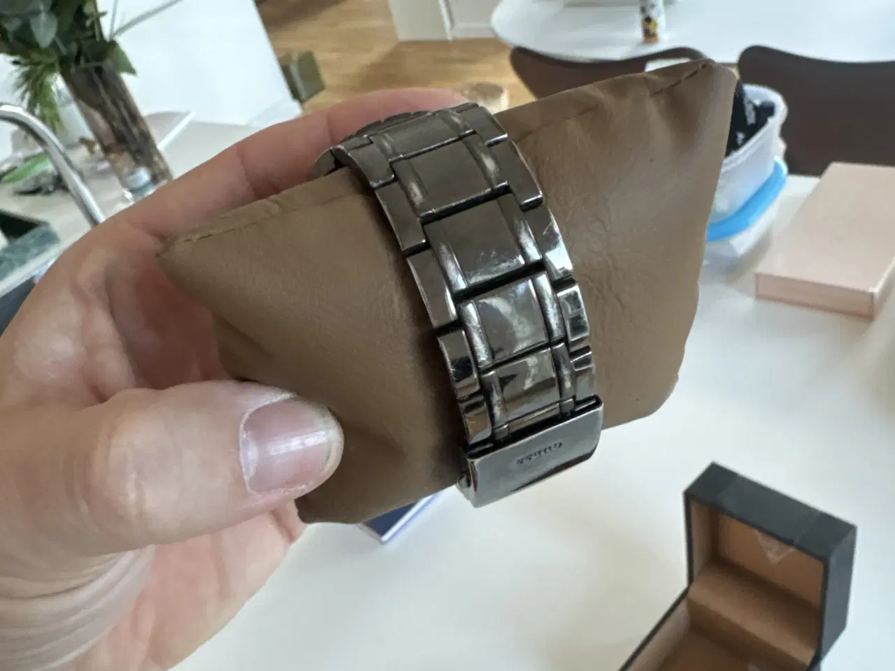 Billede 3 - Guess armbåndsur i mørkt stål