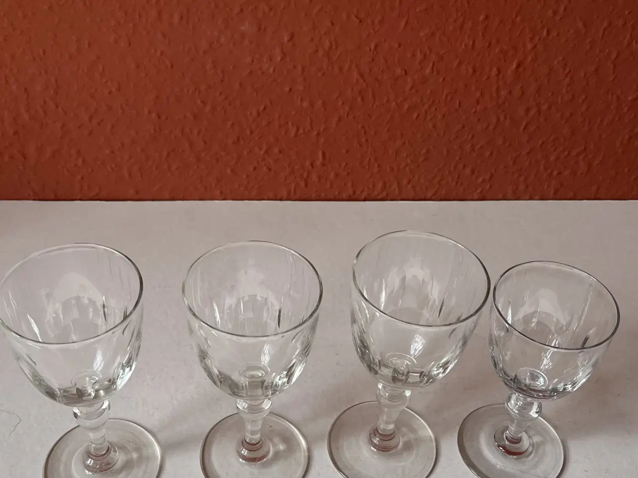 Billede 8 - 4 gamle, mundblæste glas.