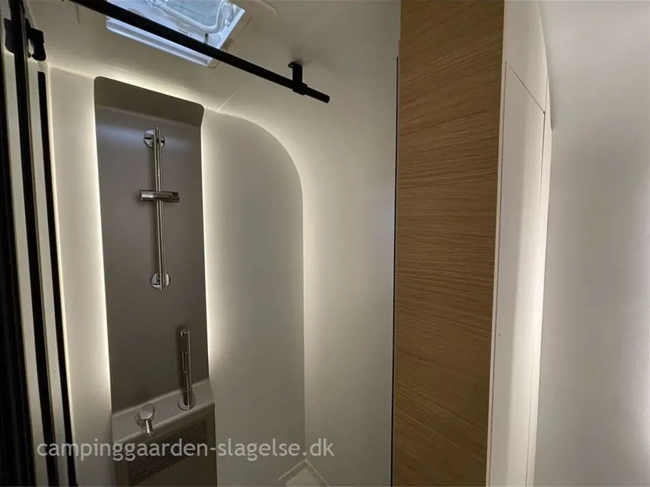 Billede 10 - 2026 - Adria Adora 572 UT Alde Adria Adora 572 UT – Stilfuld komfort året rundt