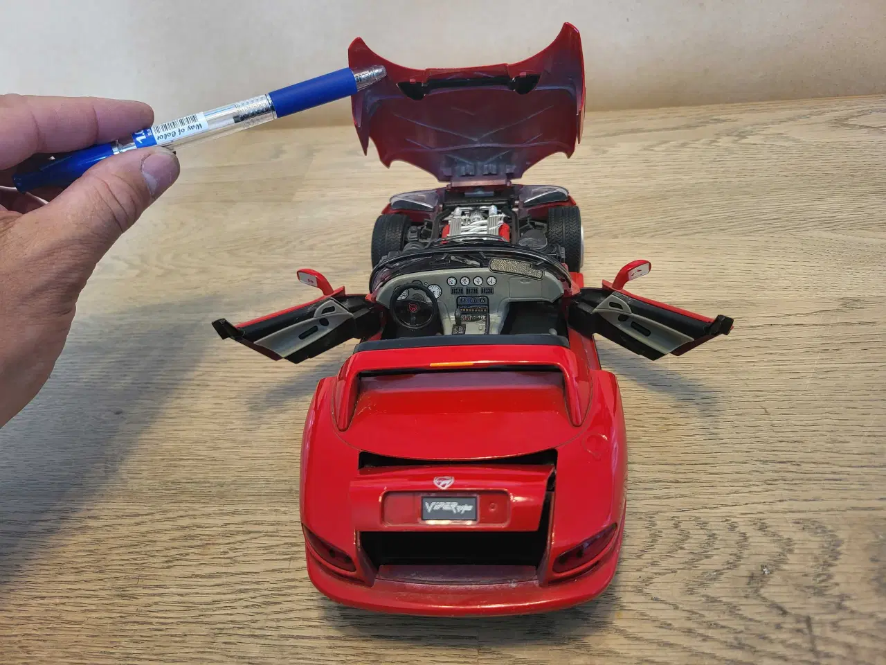 Billede 5 - Modelbil: VIPER RT/10 DODGE 1992.  Skala 1/18.