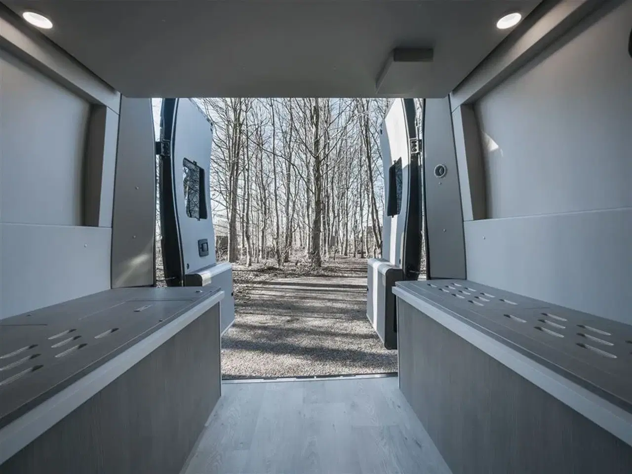 Billede 9 - 2023 - FURGOK XPACE 600   Topudstyret stealth camper - 180HK