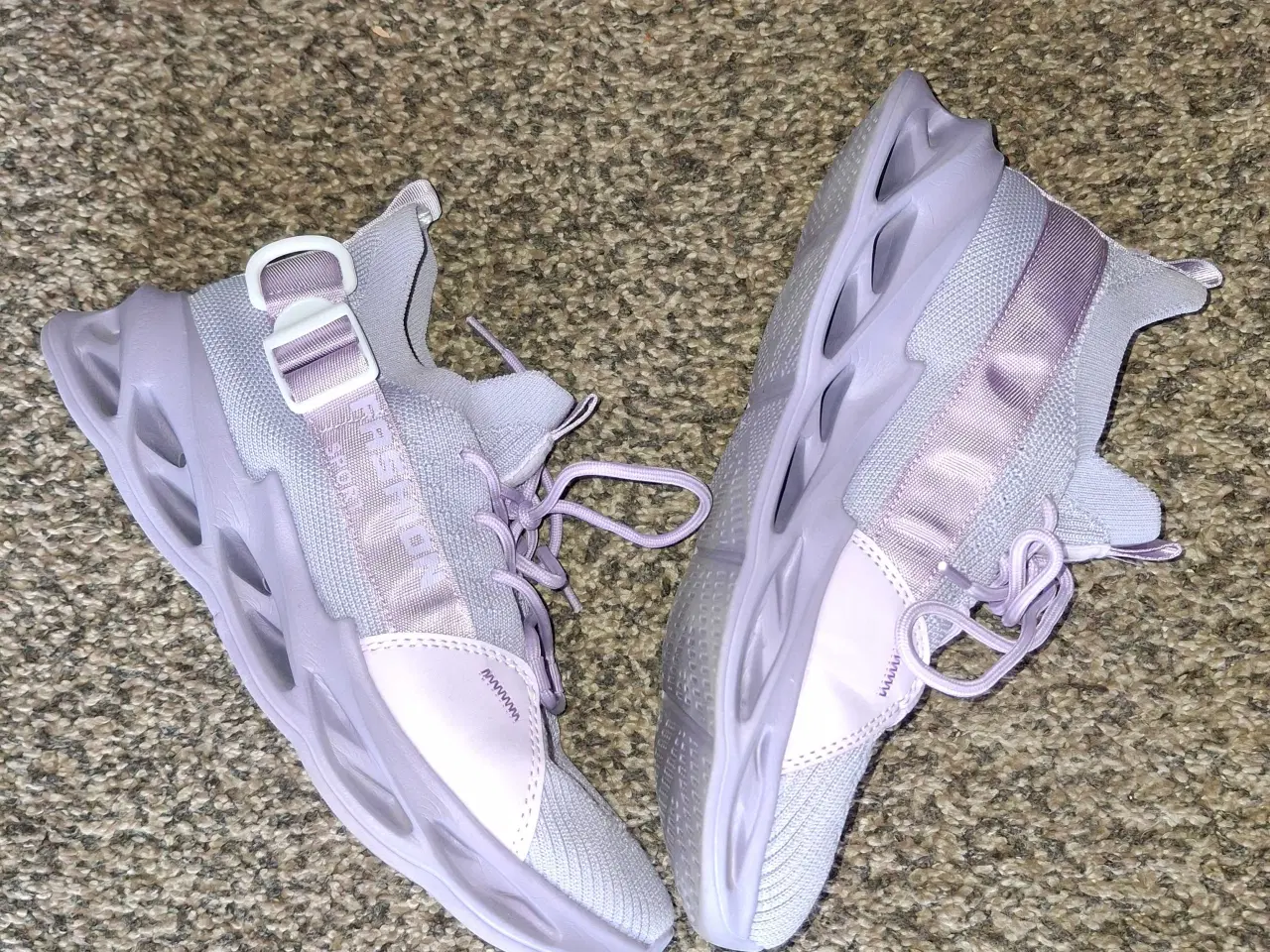 Billede 2 - Lyslilla Sneakers str.39