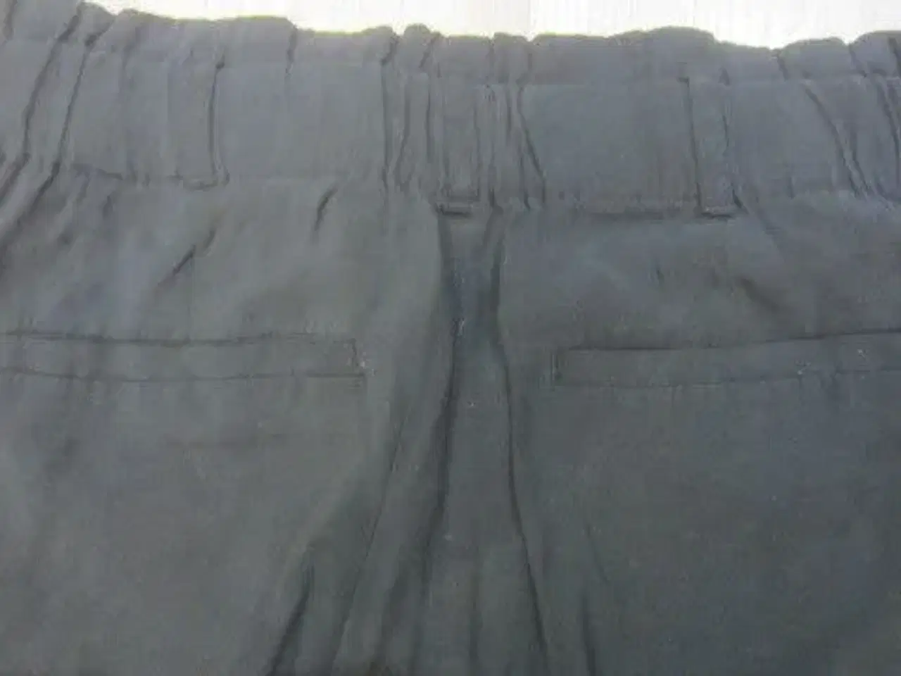 Billede 3 - Str. S, næsten nye sorte Mango bukser