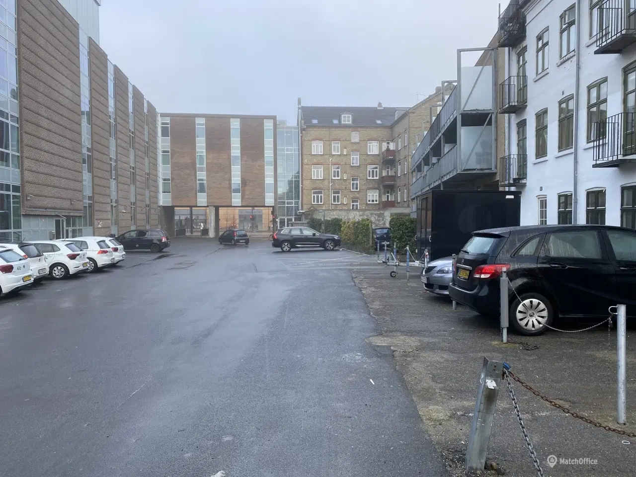 Billede 1 - Parkerings plads 100 meter fra Odense Banegård