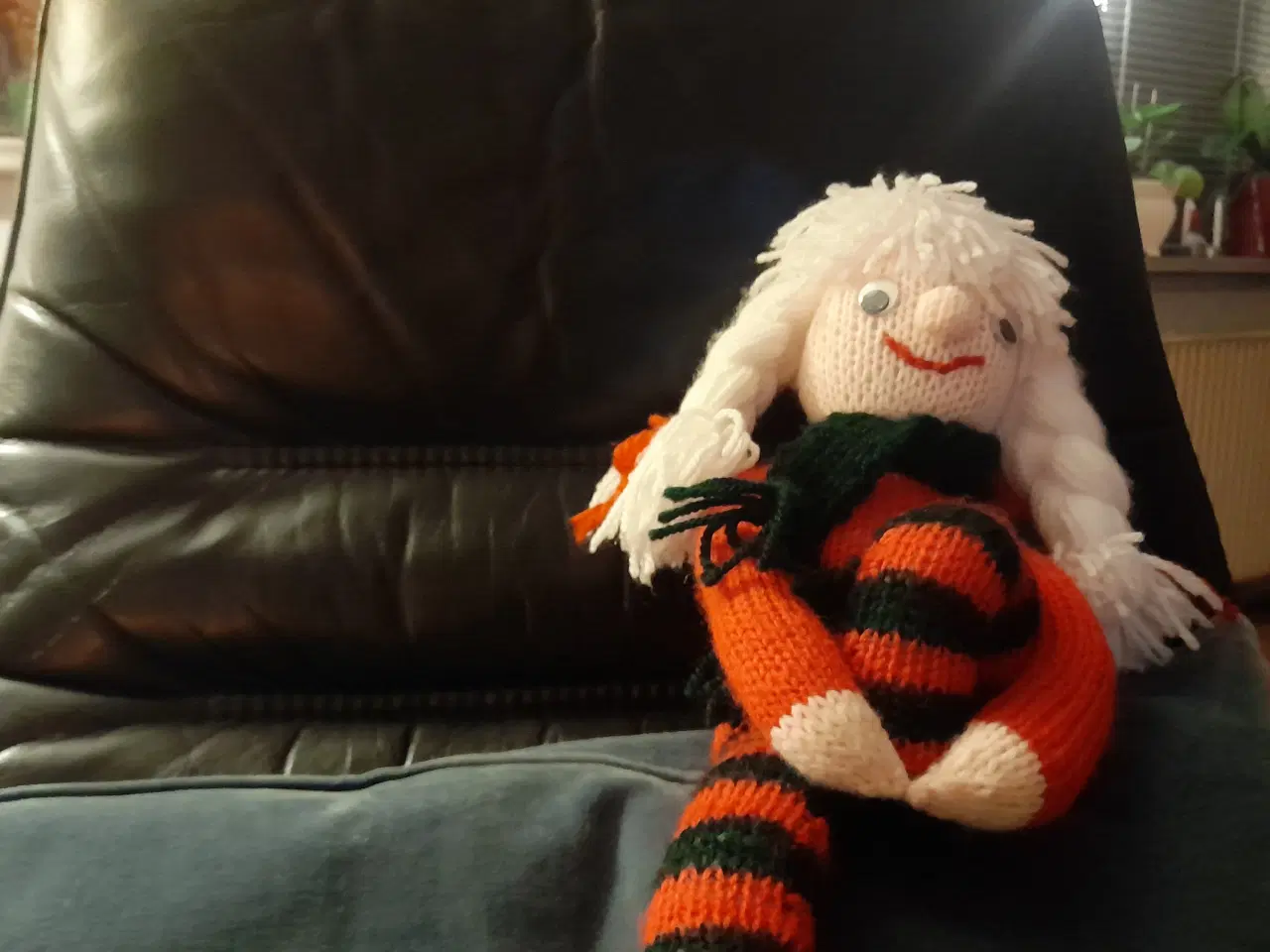Billede 4 - Sød strikket nissepige.