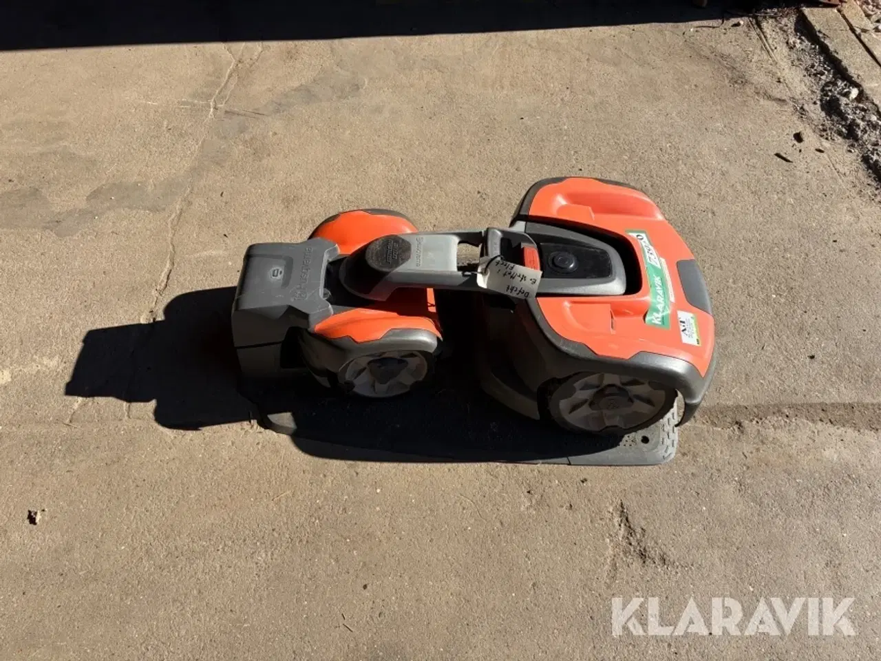 Billede 6 - Robot plæneklipper Husqvarna 535 knækstyret med ladestation