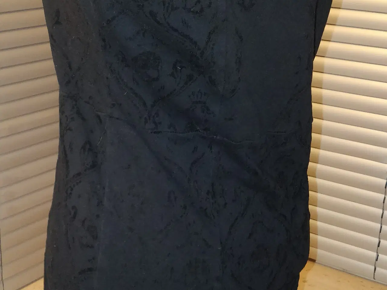 Billede 4 - Fin og simpel T-shirt goth kjole 