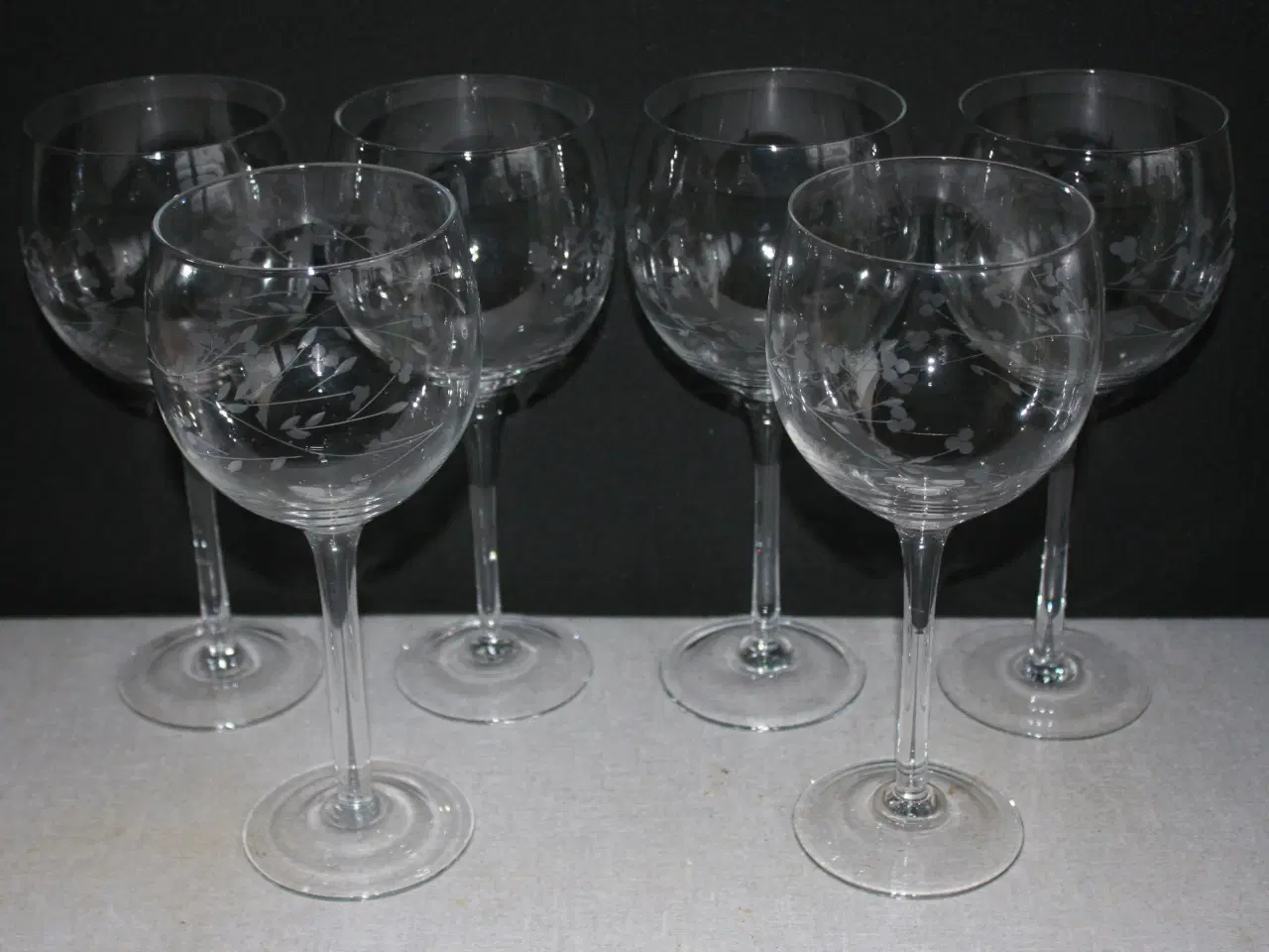Billede 2 - 6 rødvinsglas med slebet dekoratiion