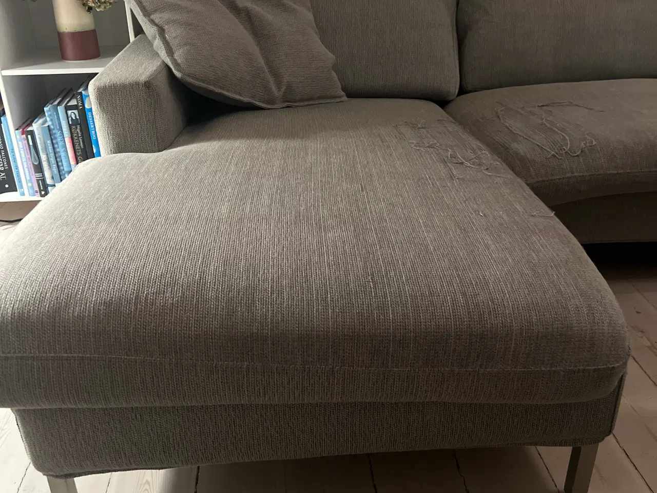 Billede 2 - Sofa med chaiselong, der trænger til nyt betræk