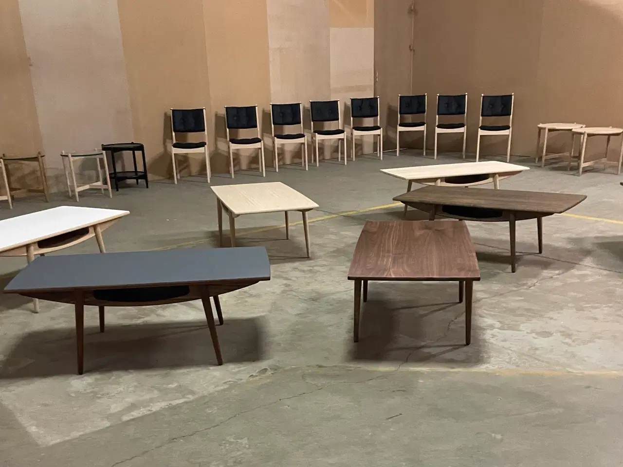 Billede 1 - Forskellige slags møbler sælges billig