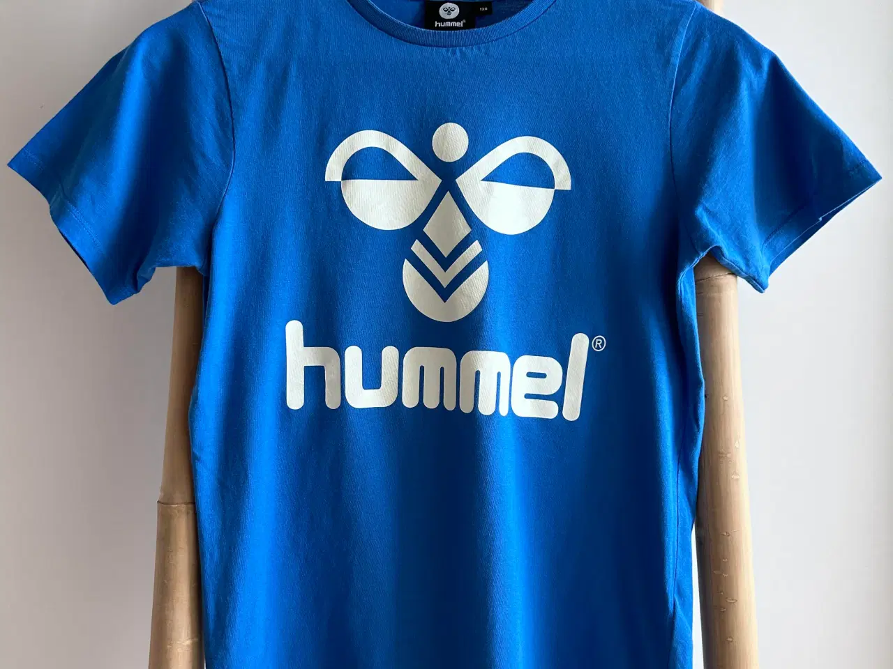 Billede 1 - Hummel Tres T-shirt S/S, str. 128 - NY!