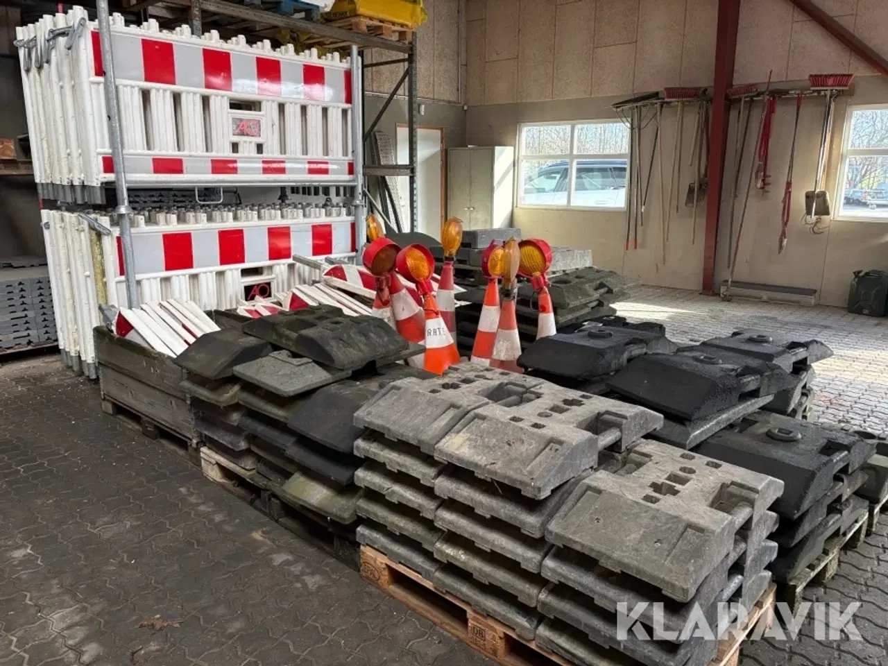 Billede 2 - Trafikafspærrings Lot