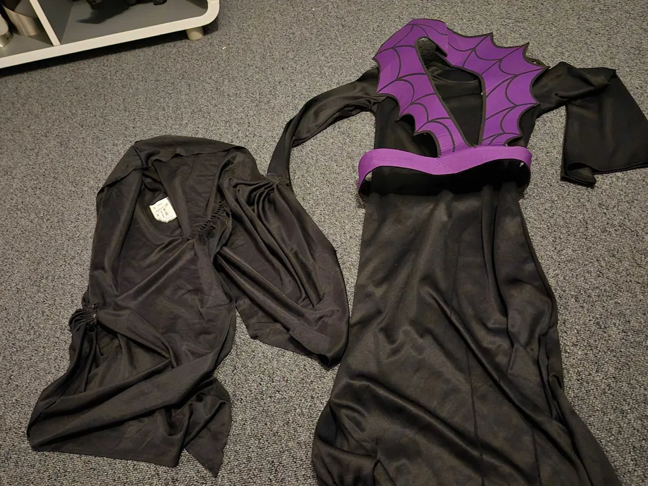 Billede 3 - Heks/ troldkvinde / ninja Flere i en kosrume str 1
