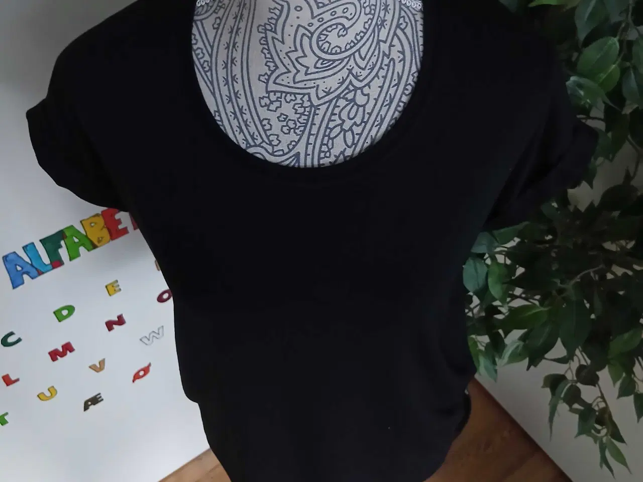 Billede 2 - Top. Only. Small/36