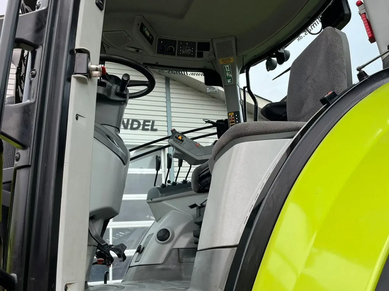Billede 4 - CLAAS Axion 830 Med frontlift. Velholdt traktor.