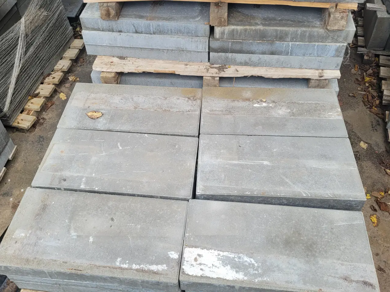 Billede 2 - Betonfliser, vandrende og kantsten