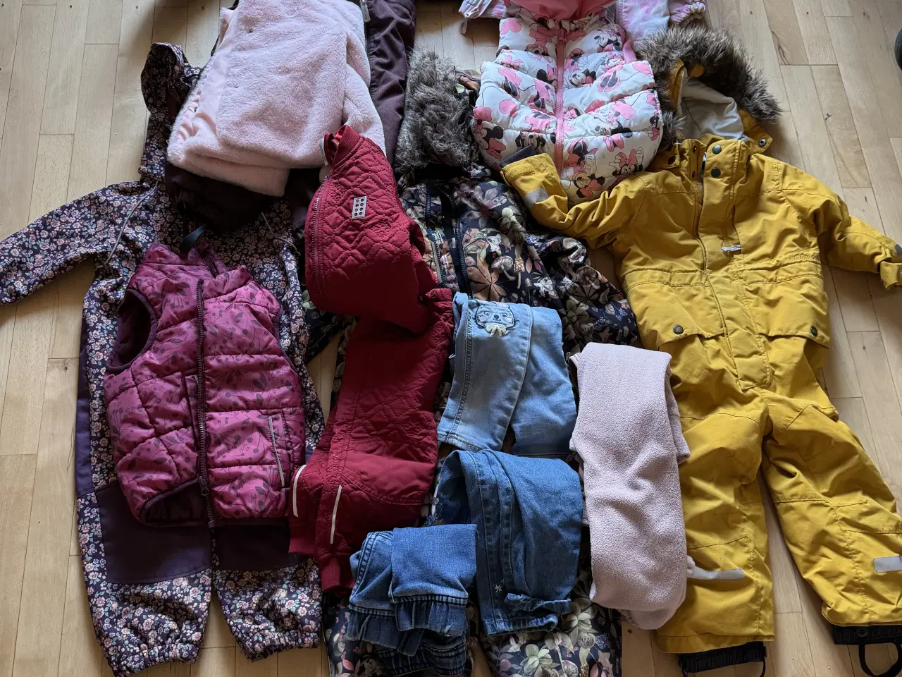 Billede 4 - Pigetøj og flyvedragt 