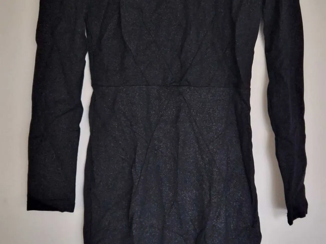 Billede 1 - Sort kjole med lange ærmer