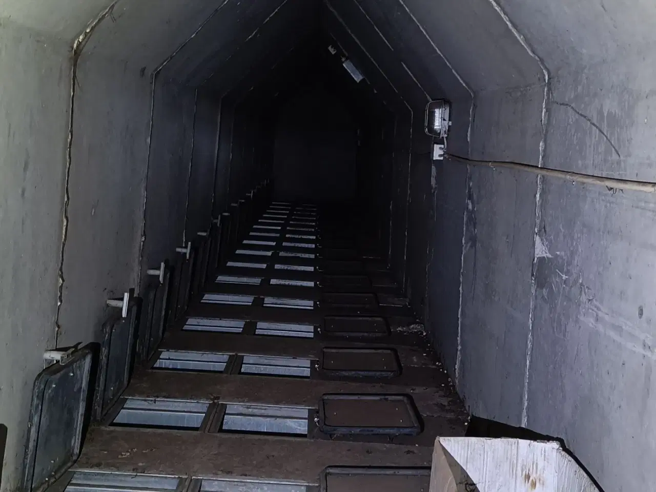 Billede 5 - - - - Hovedkanal beton Beton hovedkanal 3 m høj og 12 meter lang