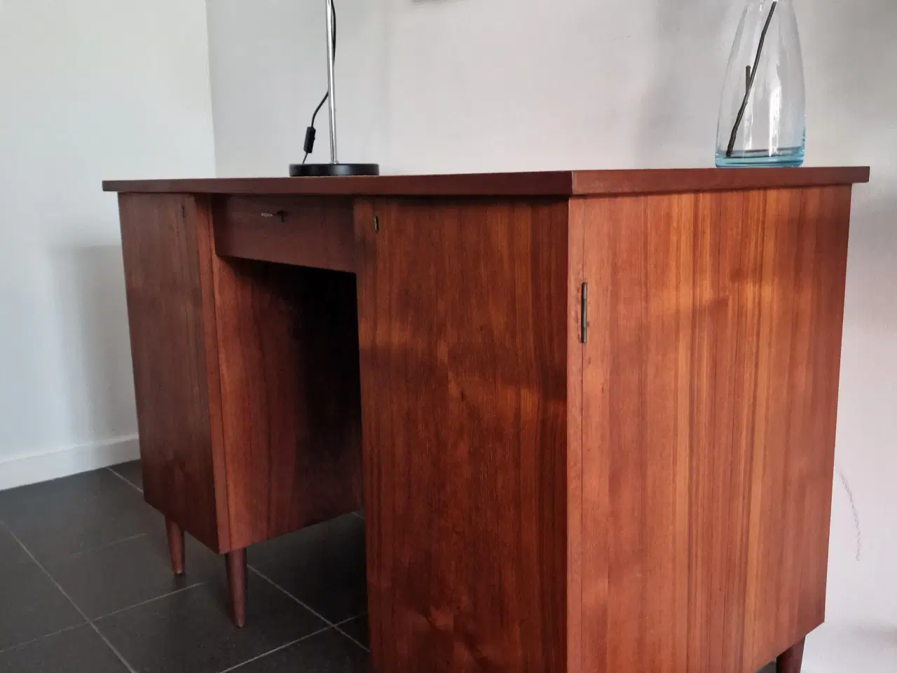 Billede 7 - Flot stilrent skrivebord. 