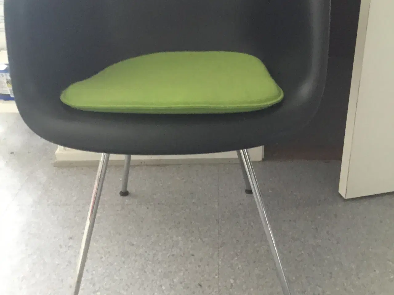 Billede 1 - Eames stol 