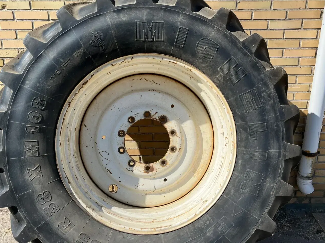 Billede 2 - Michelin 650/65R38 10 huls komplet  Brede hjul trailer sprøjte mv.
