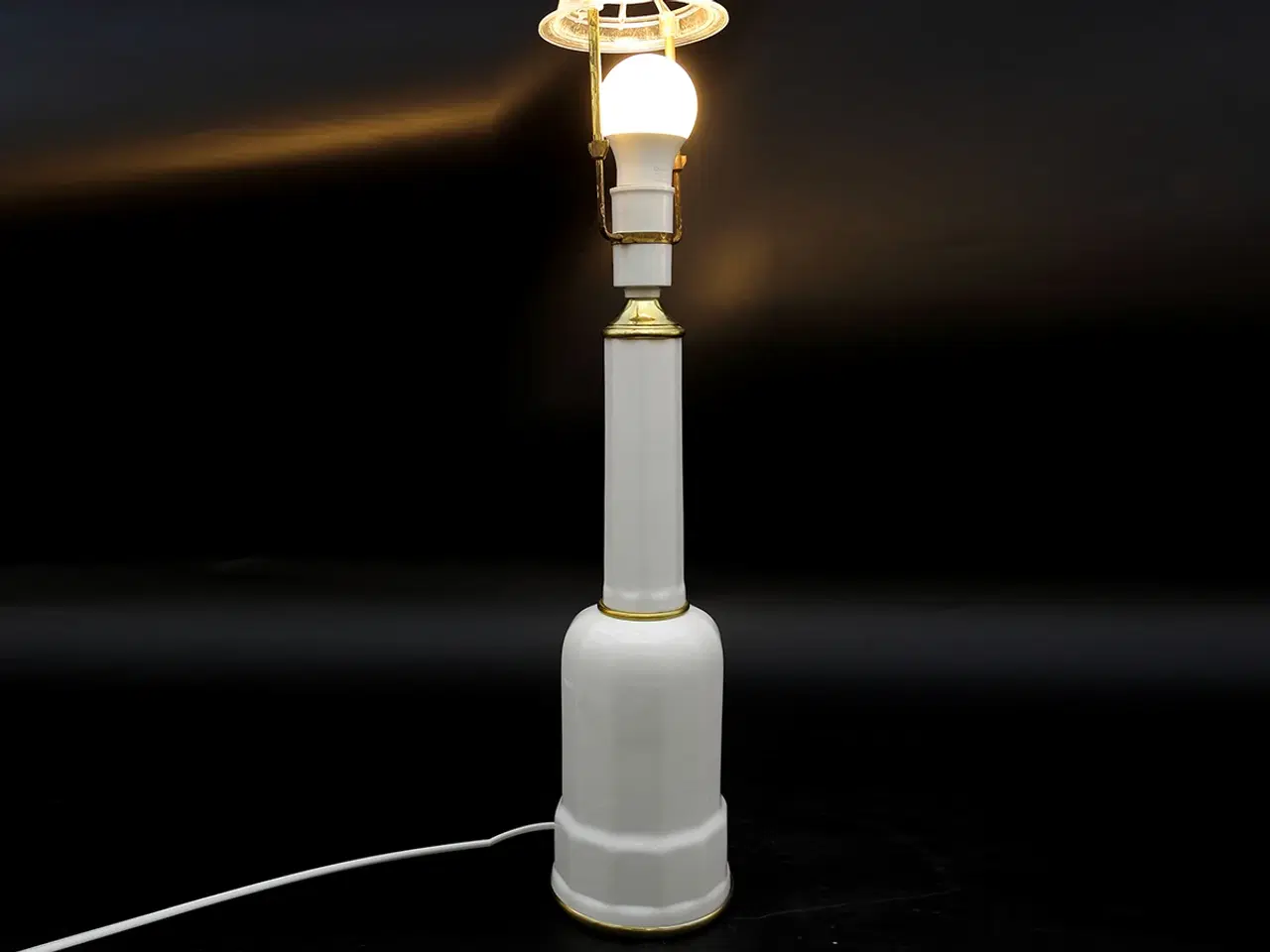 Billede 1 - Ekstra høj Heiberg bordlampe i porcelæn og messing