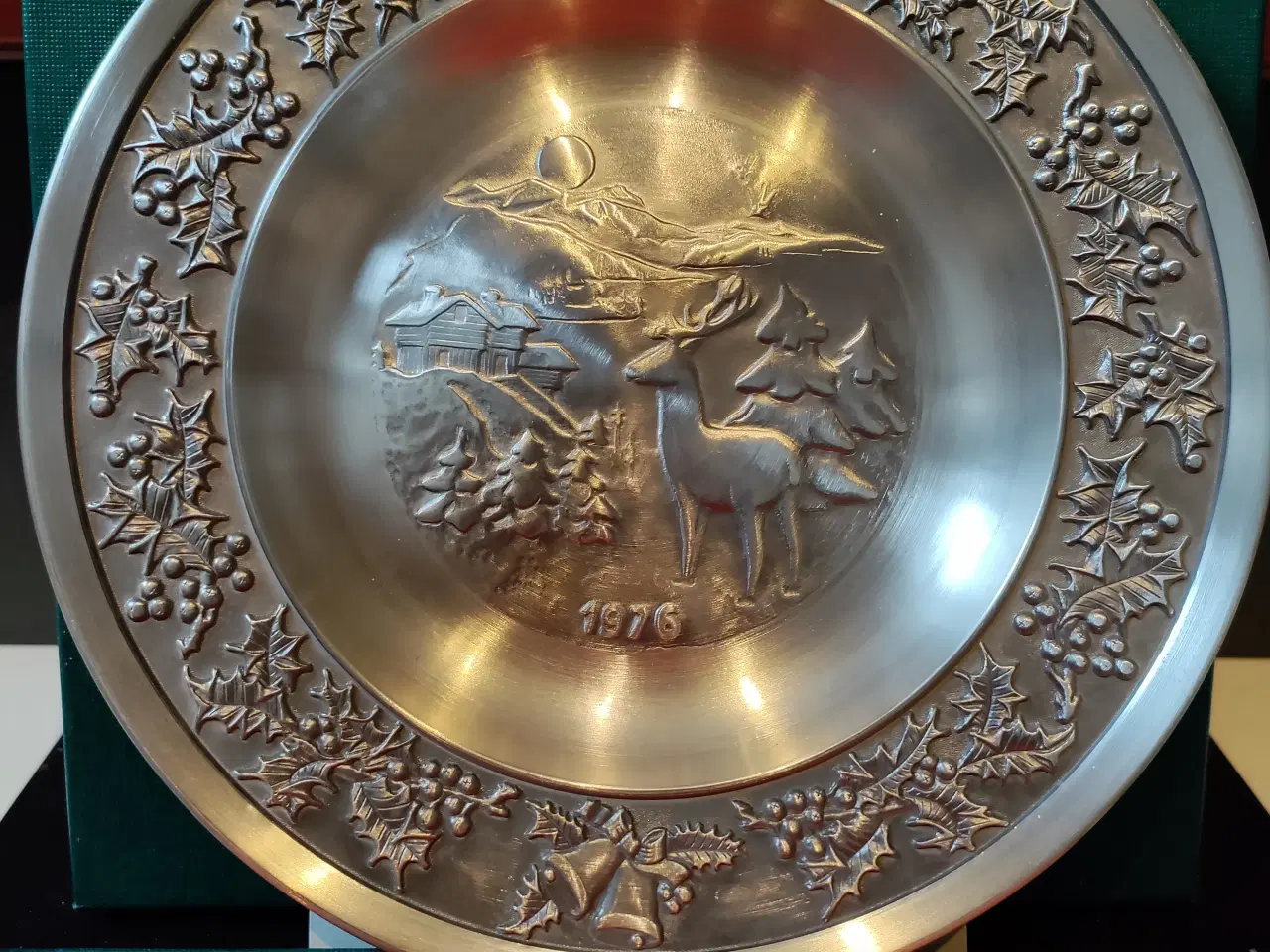 Billede 3 - Måstad juleplatter I tin. 1975 og 1976.