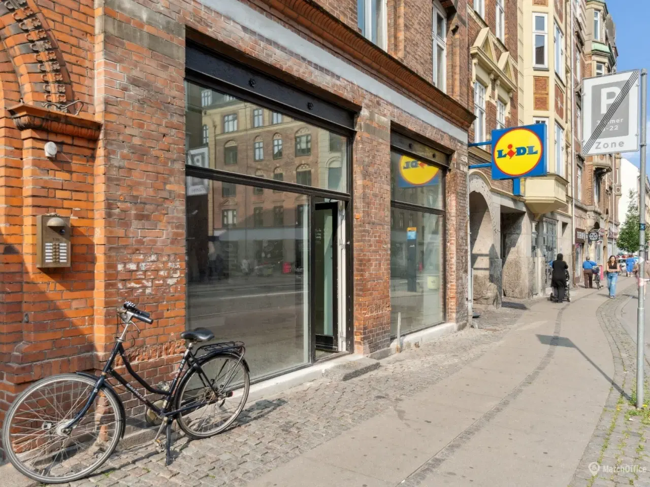 Billede 1 - Flot butik/klinik/Coffee shop med store facadevinduer –