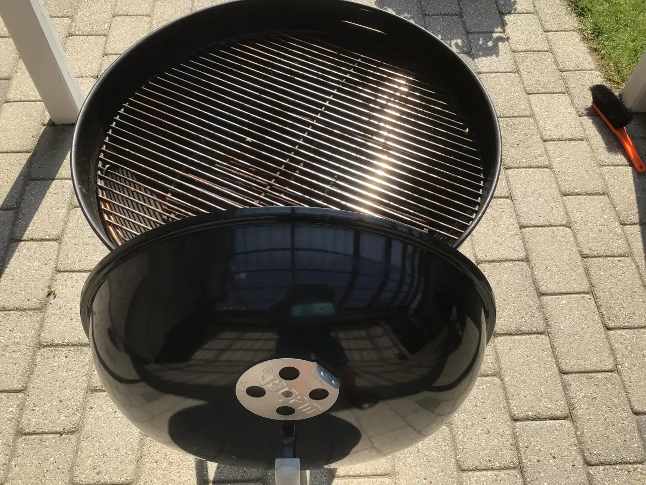 Billede 2 - Weber-kuglegrill Ø 57 med tilbehør