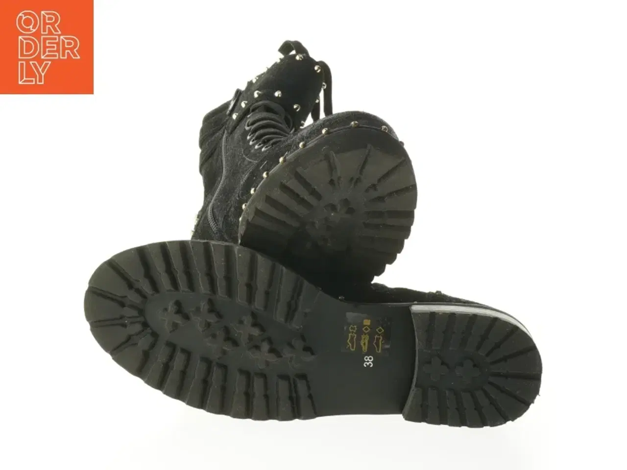 Billede 4 - Sort støvle med nitter fra Steve Madden (str. 38 )