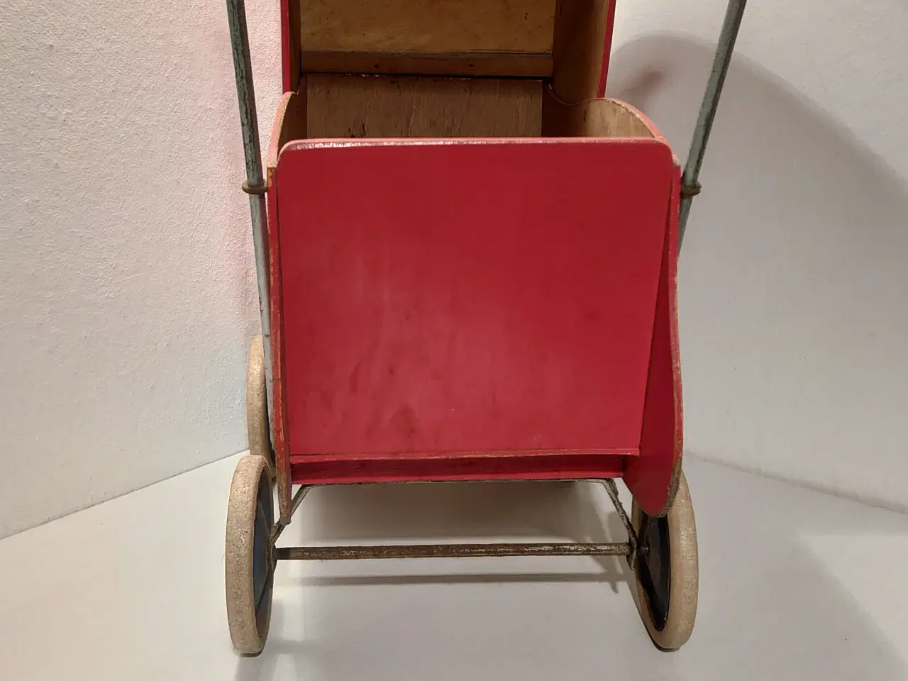 Billede 4 - Fin gammel dukkevogn. Ca 1950
