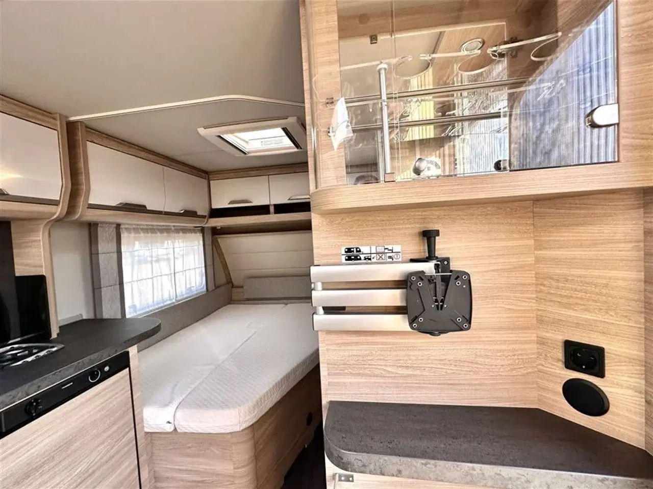Billede 14 - 2021 - Knaus Südwind 450 FU "60 Years"   Flot campingvogn med telt og mover