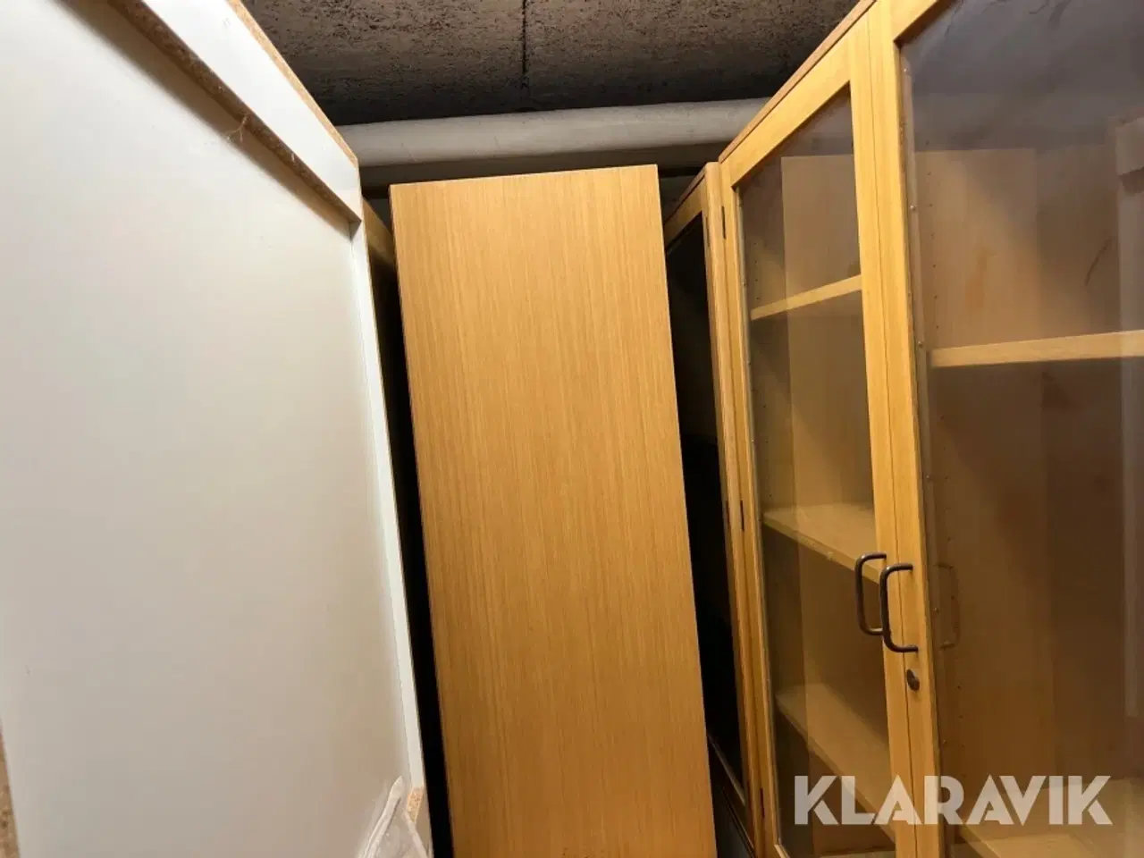 Billede 5 - Skabe med glaslåger 6 styk
