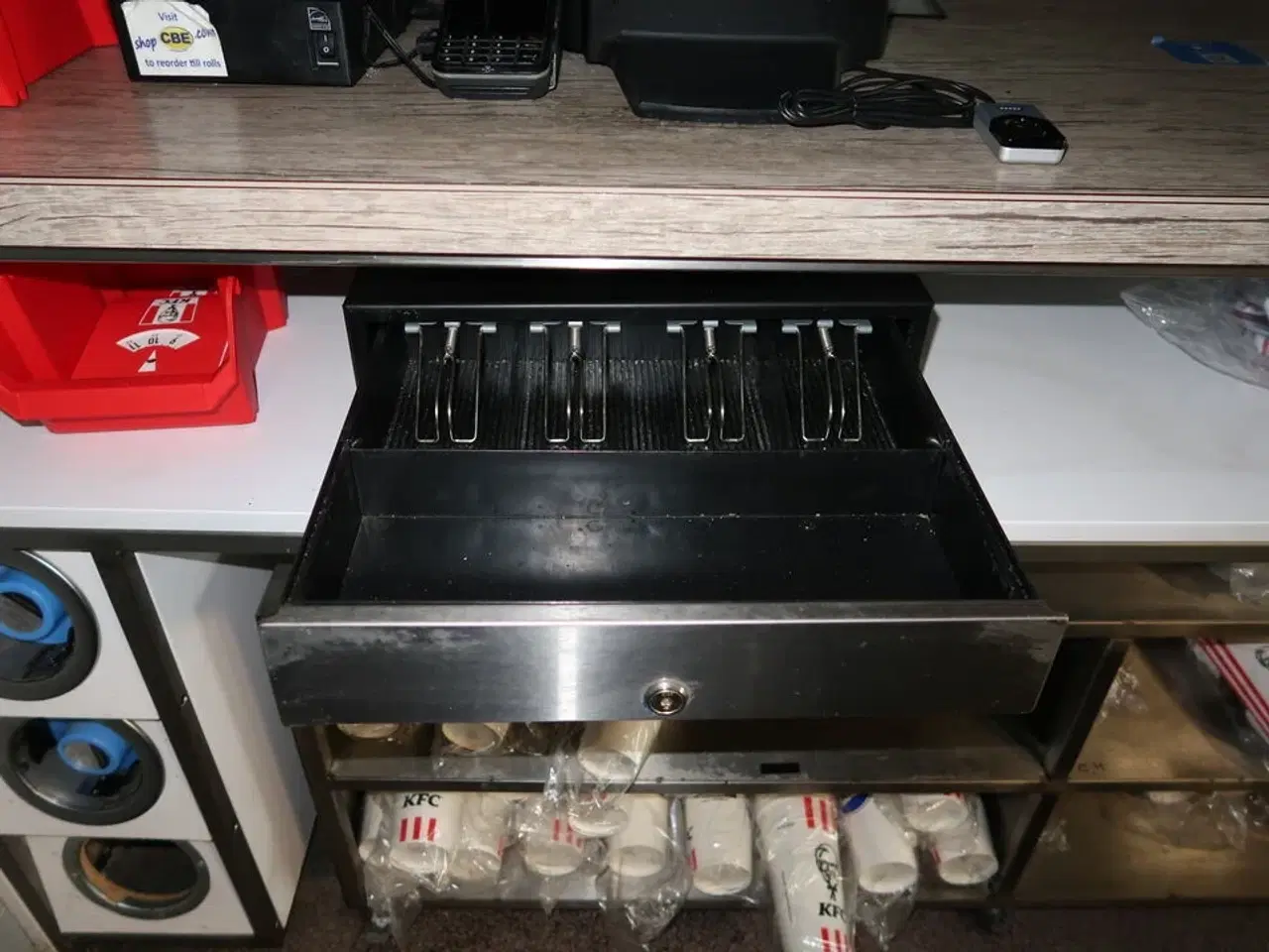 Billede 2 - Kasseapparat CBE, bonprinter, pengeskuffe m.m. (betalingsterminal medfølger ikke)