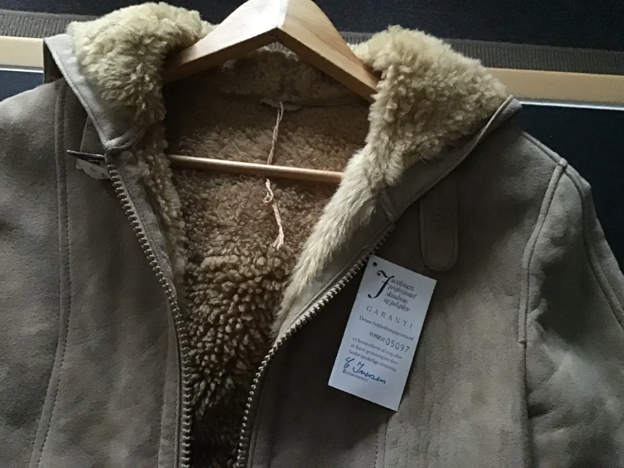 Billede 5 - Rulamsjakke 3/4 og 2 par rulamsluffer