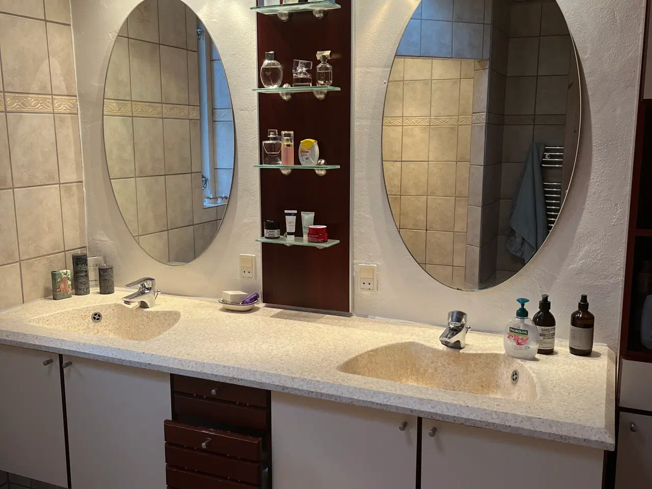 Billede 2 - Bordplade med 2 vaske