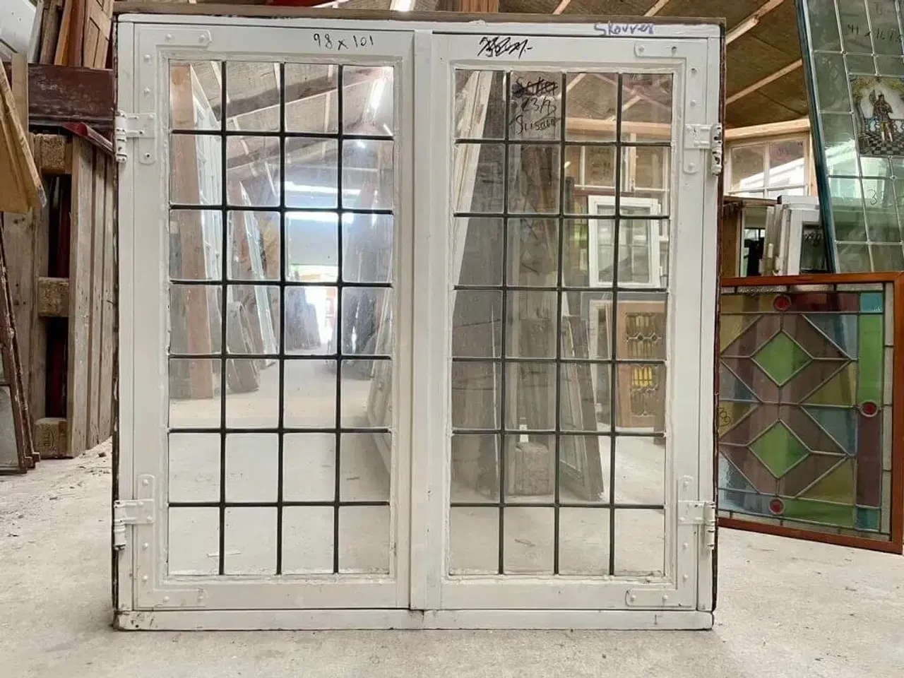 Billede 1 - Flotte bondehusvinduer m. blyindfattet glas