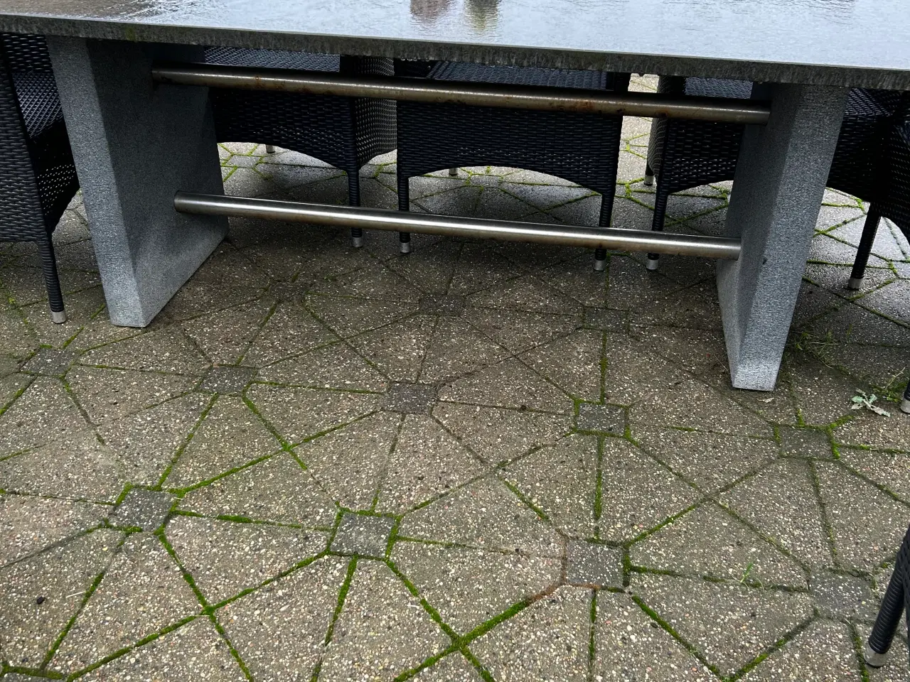 Billede 5 - Granit havebord med 8 stole + hynder