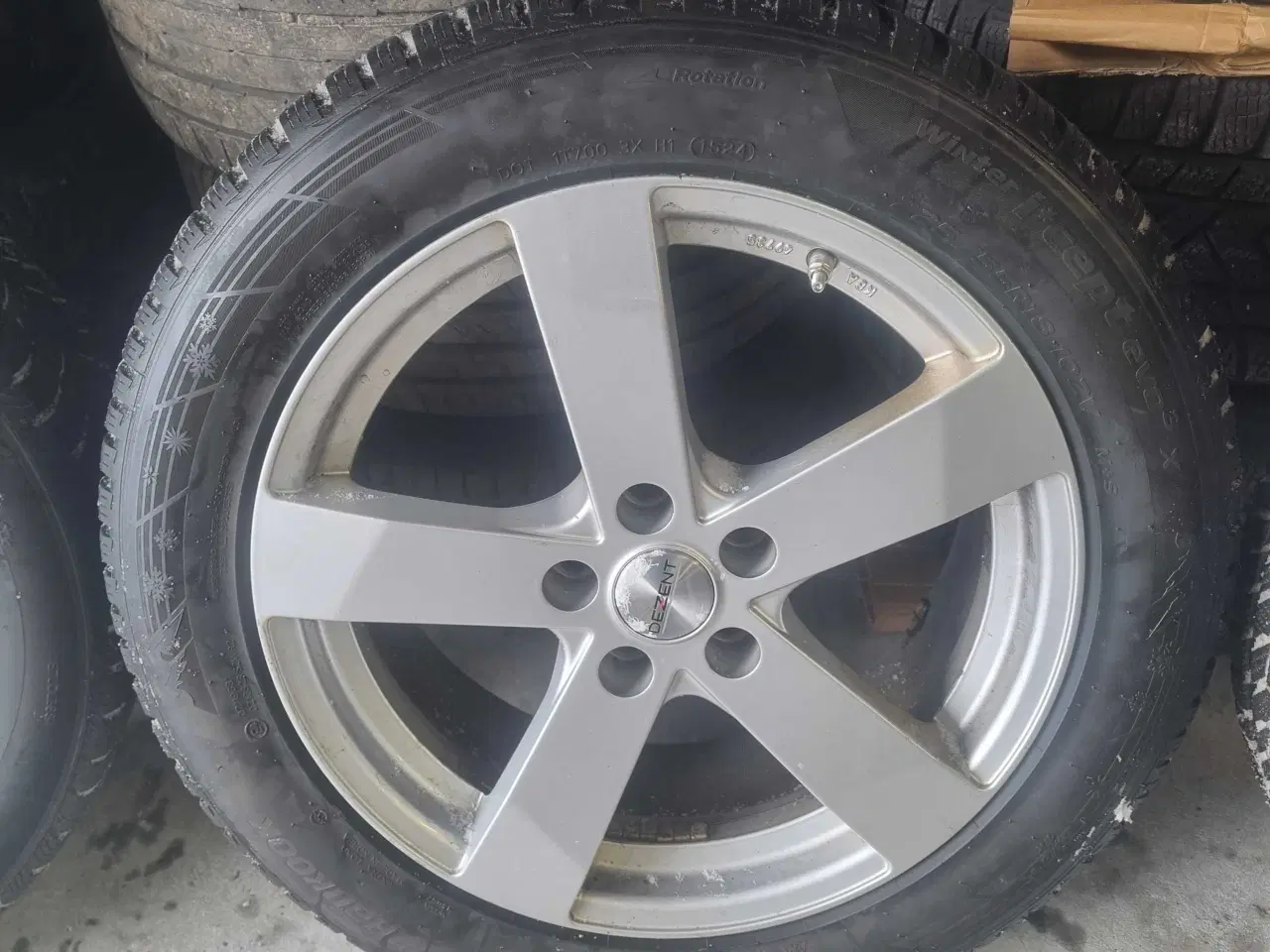 Billede 5 - 5x114,3  17 tommer Dezent med Vinterdæk 