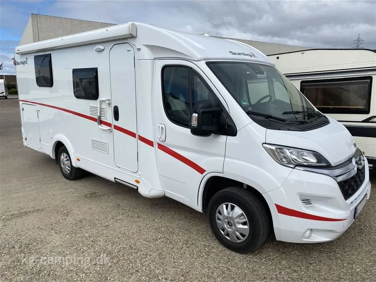 Billede 2 - 2021 - Citroen Sunlight   Velholdt autocamper med fritstående dobbeltseng
