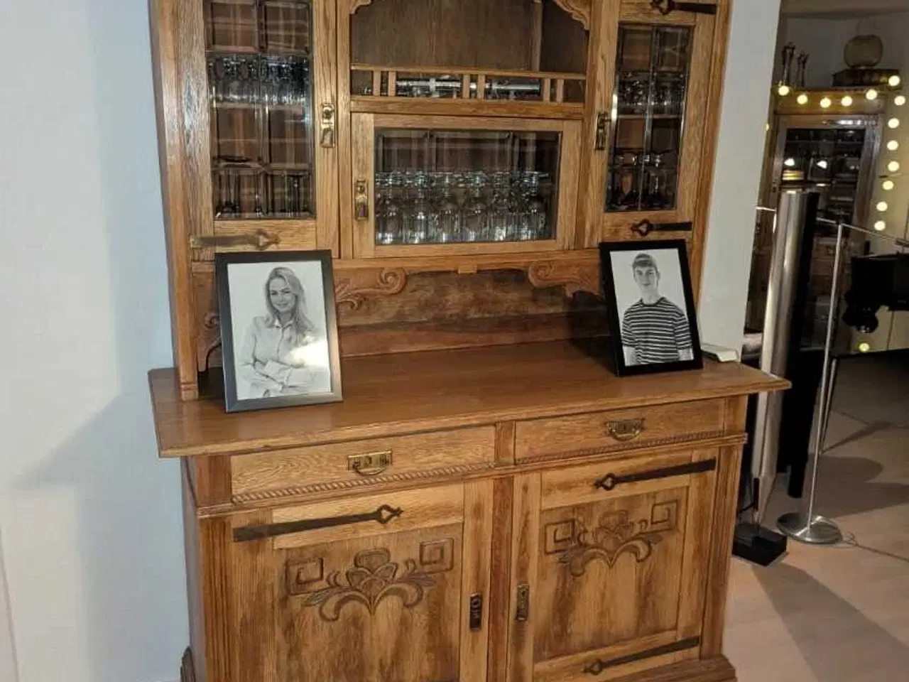 Billede 1 - Antikke skabe 