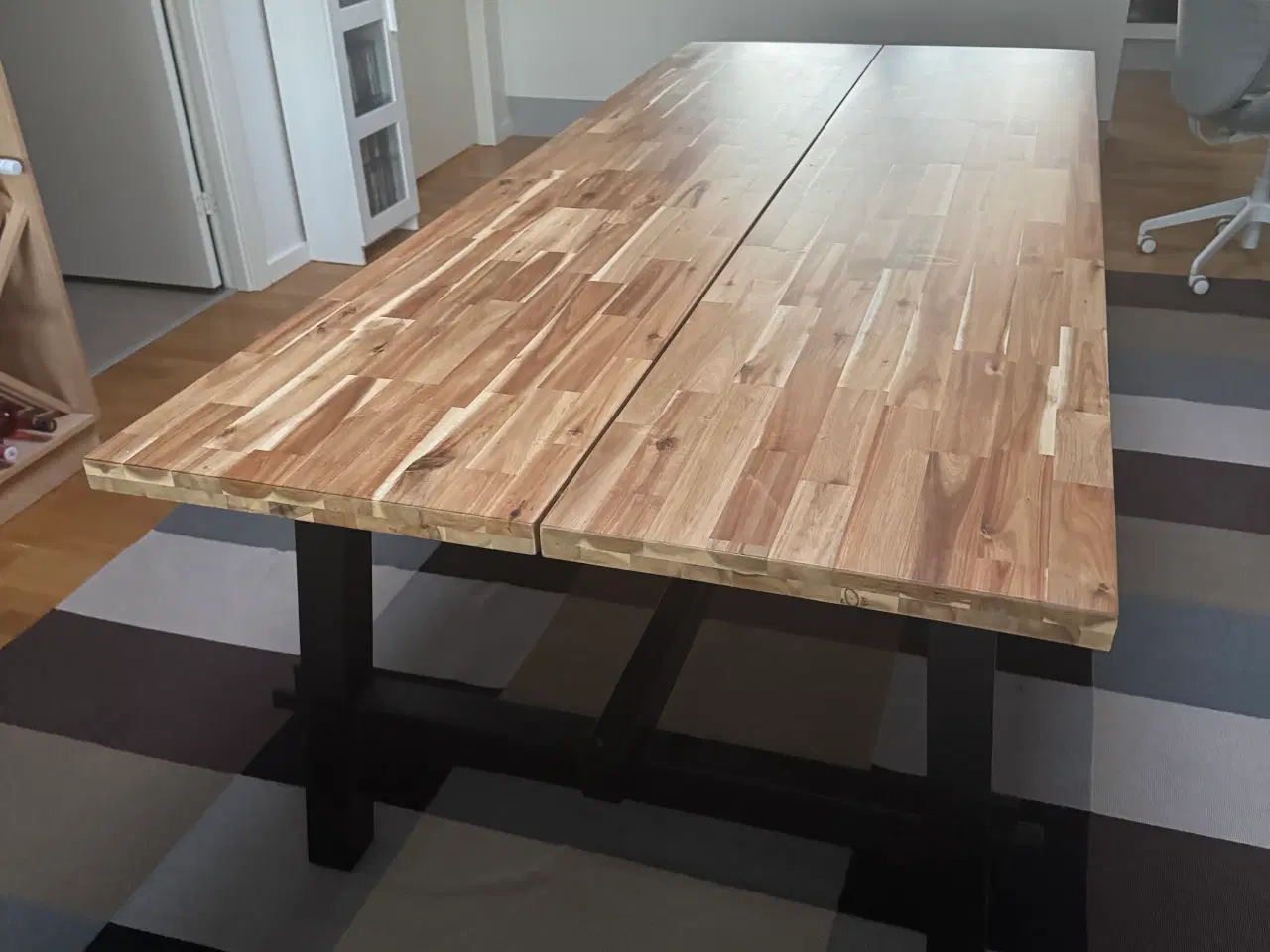 Billede 2 - Spisebord, Skogsta, Ikea