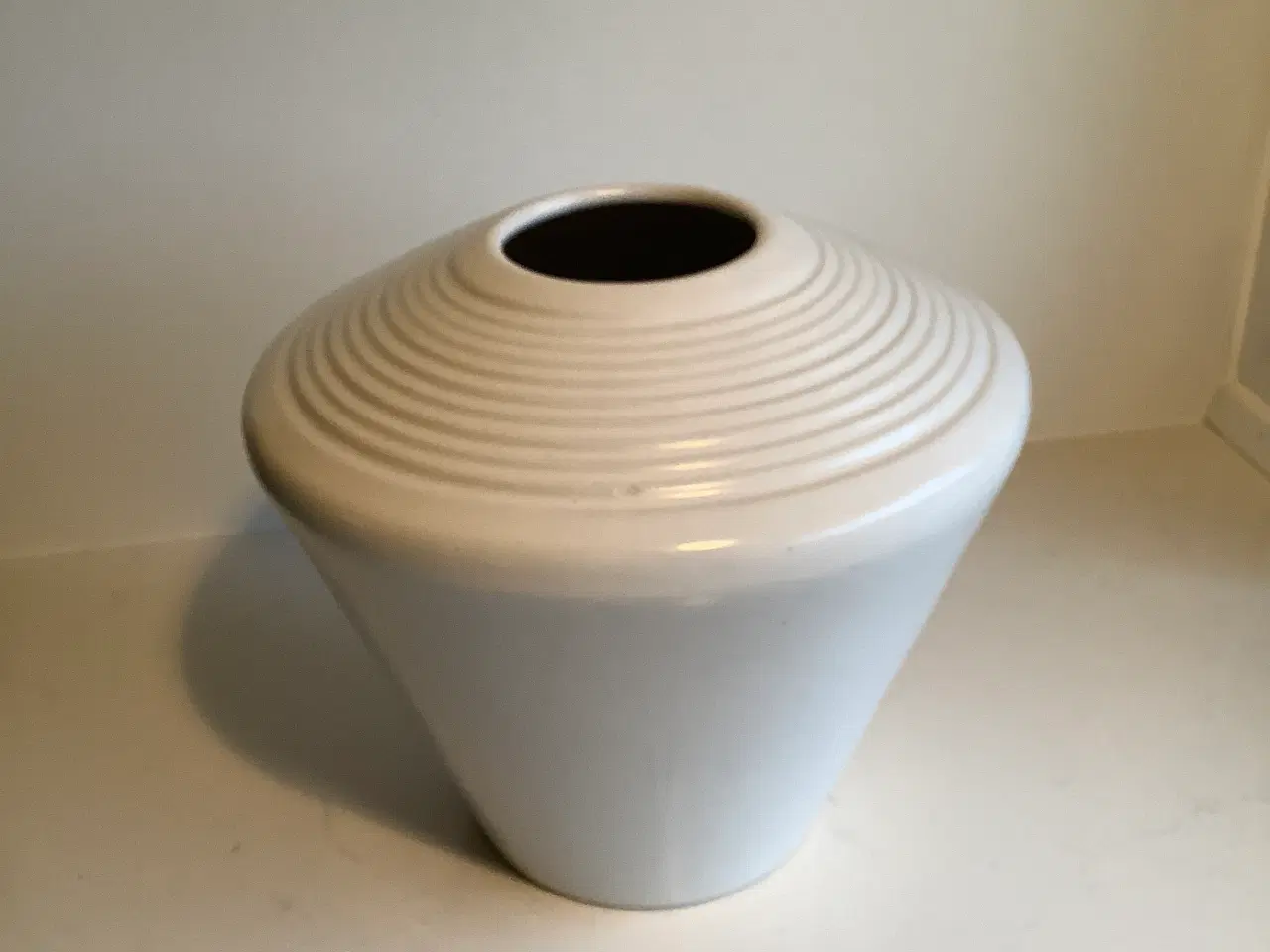 Billede 6 - Hvid rillet vase