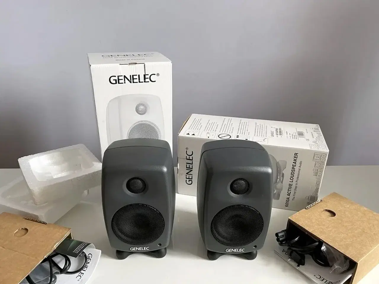 Billede 2 -  Genelec 6010A Pair of Active Speakers (2 pcs)